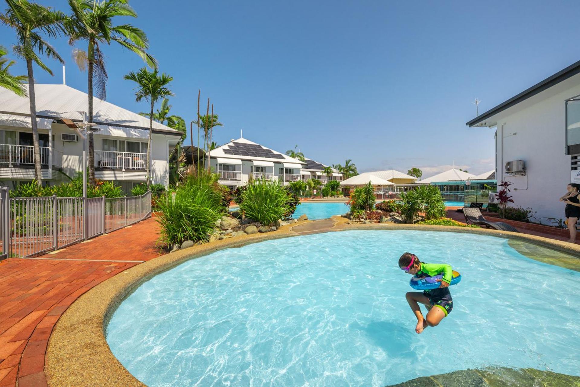 The Resort At Dolphin Heads Mackay Esterno foto