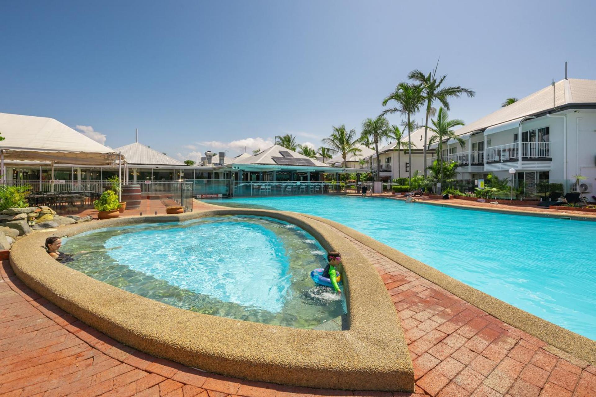 The Resort At Dolphin Heads Mackay Esterno foto