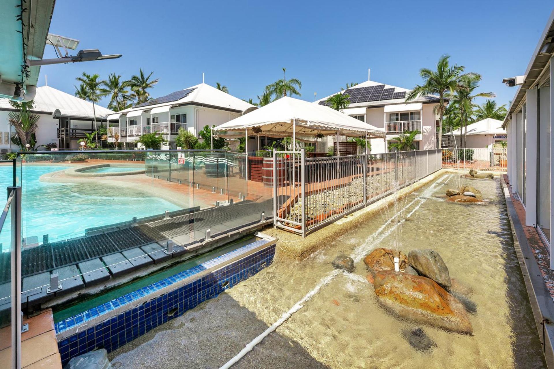 The Resort At Dolphin Heads Mackay Esterno foto